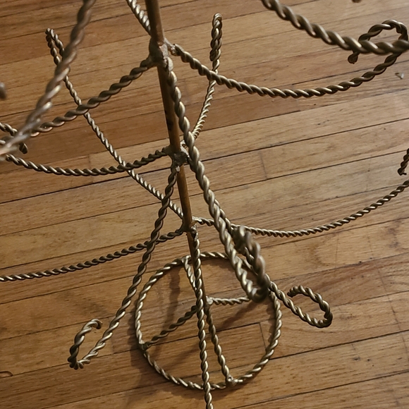 Thomas Pacconi Gold Metal Ornament Display - Picture 4 of 4